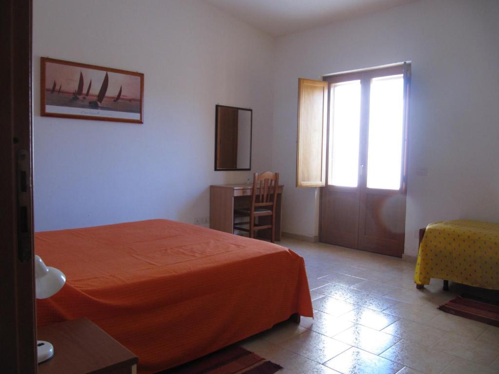 كروباني Agriturismo Torre Del Golfo الغرفة الصورة