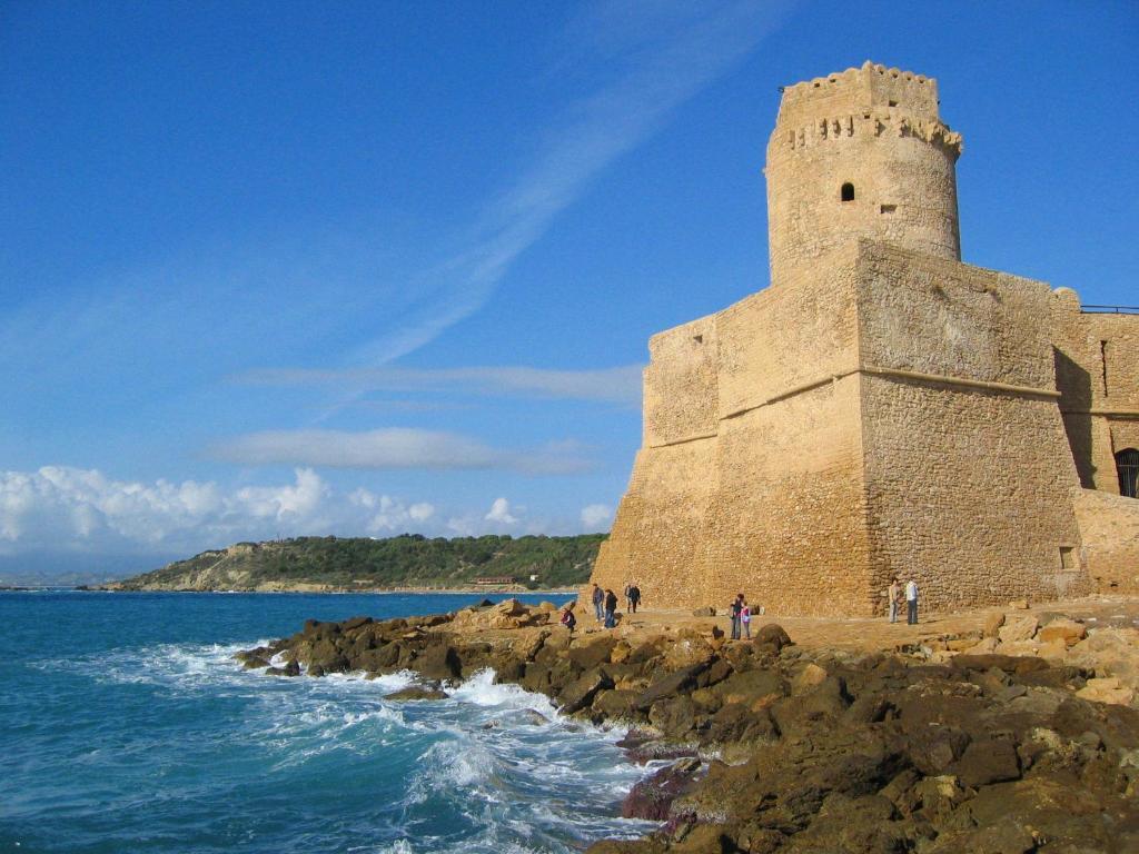 كروباني Agriturismo Torre Del Golfo المظهر الخارجي الصورة