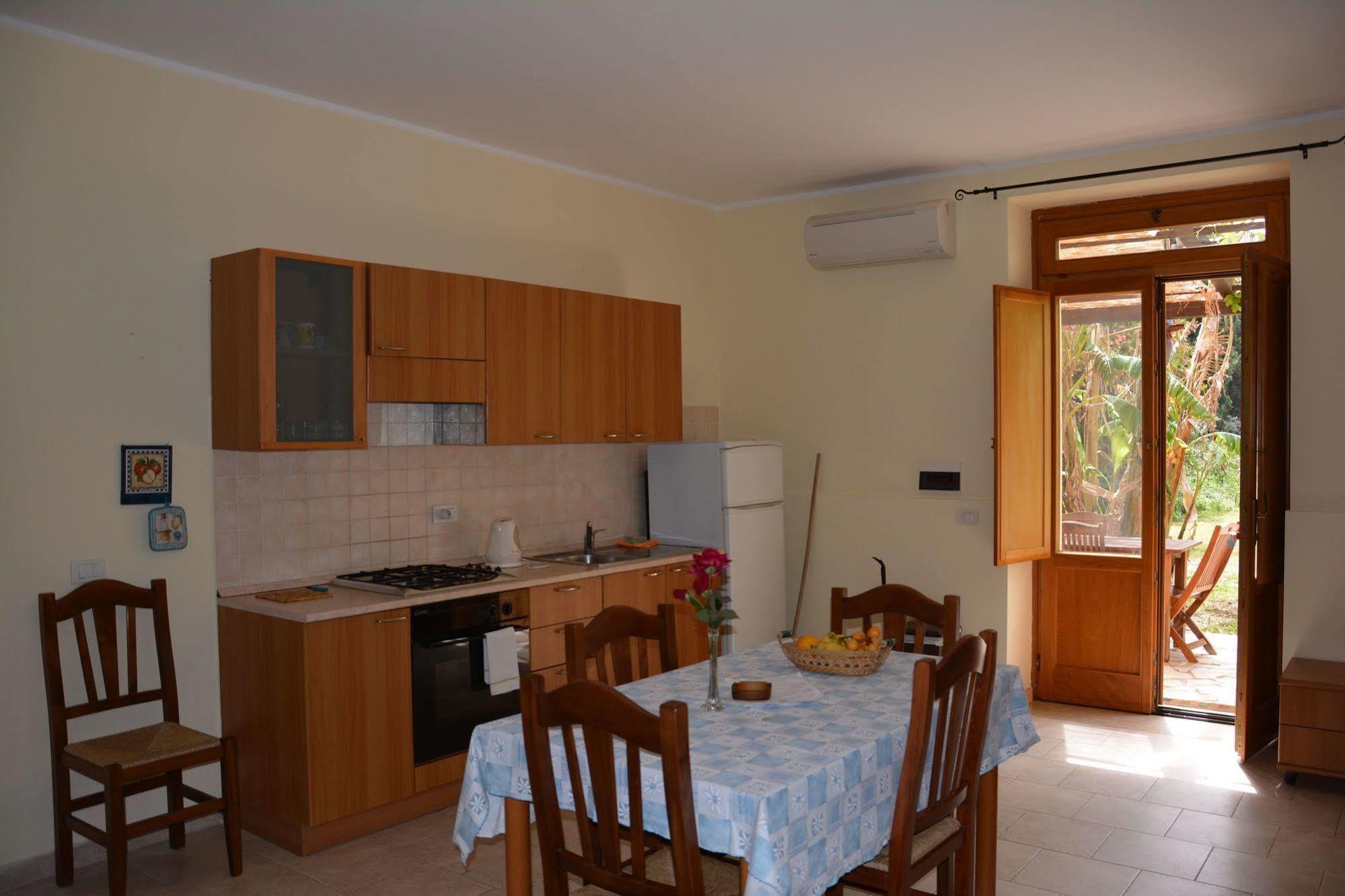 كروباني Agriturismo Torre Del Golfo المظهر الخارجي الصورة